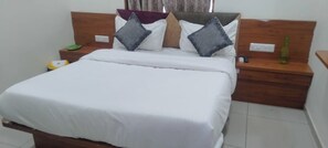 Deluxe kamer | Een bureau, een laptopwerkplek, gratis wifi