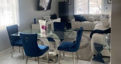 Luxurious Stay 5-min from Airport