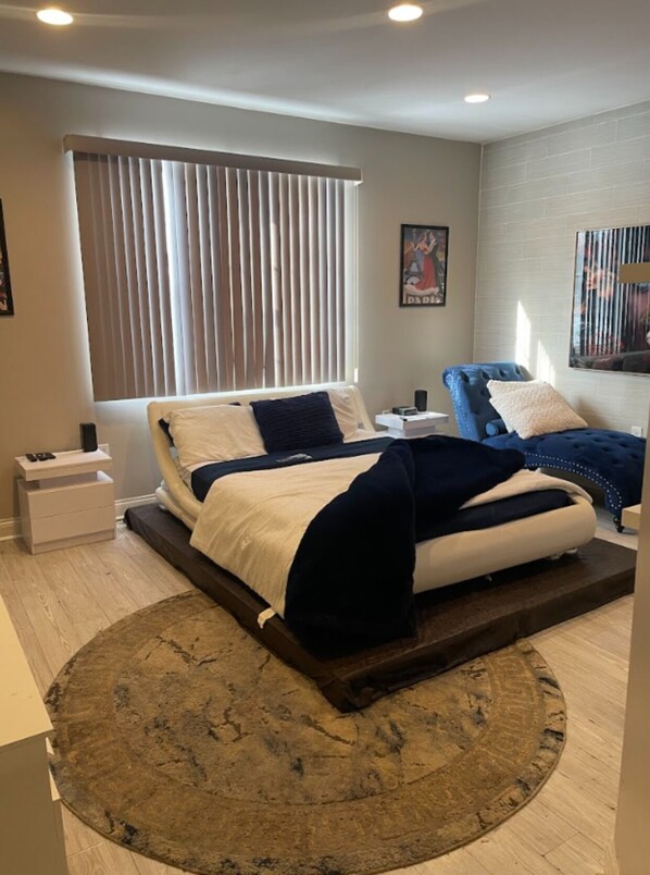 3 makuuhuonetta, työpöytä, ilmainen Wi-Fi, vuodevaatteet