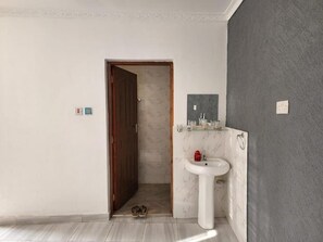 Individually decorated, individually furnished, free WiFi, bed sheets - Maara Lodge Chogoria (Chogoria)