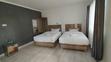 Decoración personalizada, muebles diferentes y wifi gratis