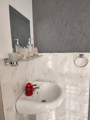 Deluxe-Einzelzimmer | Badezimmer