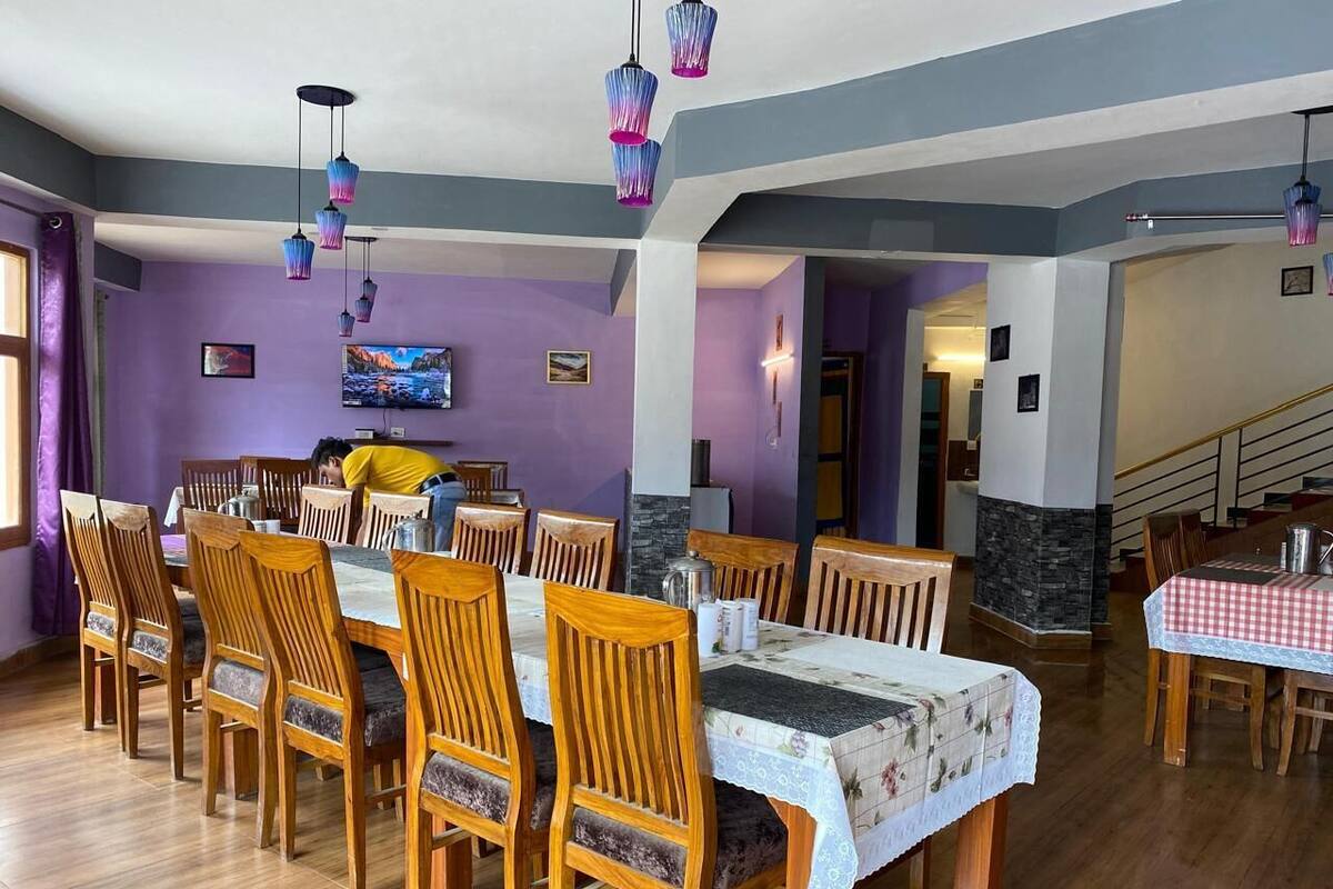 Deluxe Double Room, Balcony, Mountain View | Dining