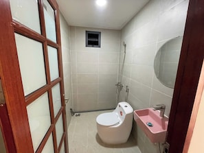 Towels, soap, shampoo, toilet paper - Convinia Airport (Ho Chi Minh City)