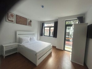 ห้องเบสิก | โต๊ะทำงาน, พื้นที่ทำงานแบบใช้แล็ปท็อป, Wi-Fi ฟรี