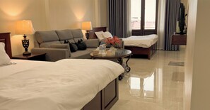 Junior-Suite, Balkon, Stadtblick | Kostenloses Internet per Kabel