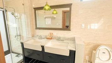 Artículos de higiene personal gratuitos, jabón, champú y papel higiénico