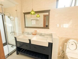 Free toiletries, soap, shampoo, toilet paper - Gio Hotel in Hue (Hue City)