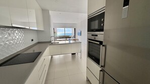 Frigorifero, microonde, forno, lavastoviglie