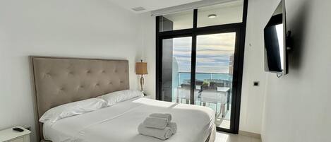 Fer et planche Ă repasser, accĂšs Ă Internet, literie fournie