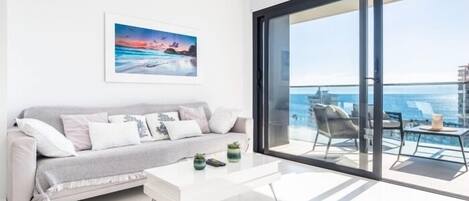 Fernseher, Tischtennisplatte