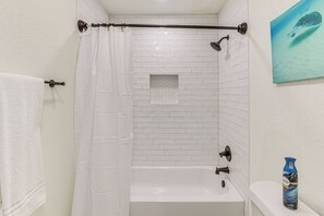 Hair dryer, towels - 3 Mi to Pleasure Pier: Family Retreat Near Beaches (Galveston)