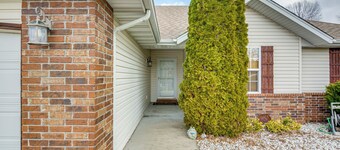 Springfield Area Retreat! Family Home w/ Yard