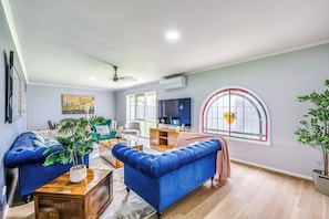 Townhome, Garden View | Living area - StayAU Pet-Friendly 7BR Spacious Retreat (Morwell)