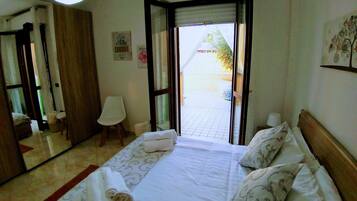 BĂŒgeleisen/BĂŒgelbrett, WLAN, BettwĂ€sche