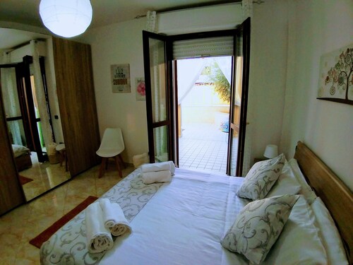 Family apartment with terrace 5 minute from the beach