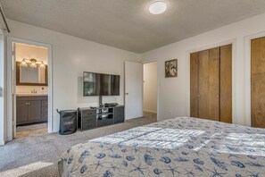 3 habitaciones, tabla de planchar con plancha, internet y ropa de cama 