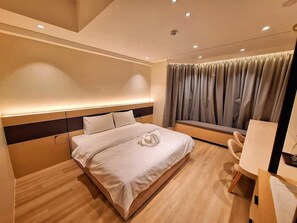 Doppia Standard, 1 letto queen | Una scrivania, Wi-Fi gratuito