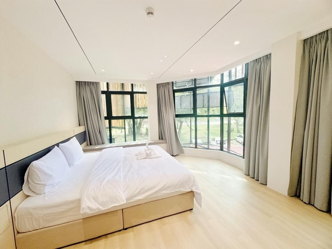 Quarto casal básico | Escrivaninha, Wi-Fi de cortesia