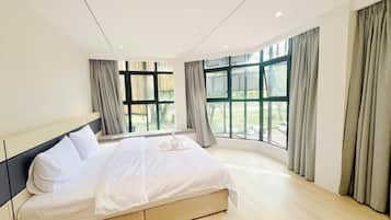 Quarto casal básico | Escrivaninha, Wi-Fi de cortesia