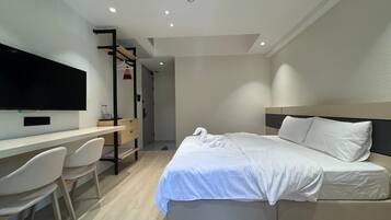 Basic Double Room | Desk, free WiFi
