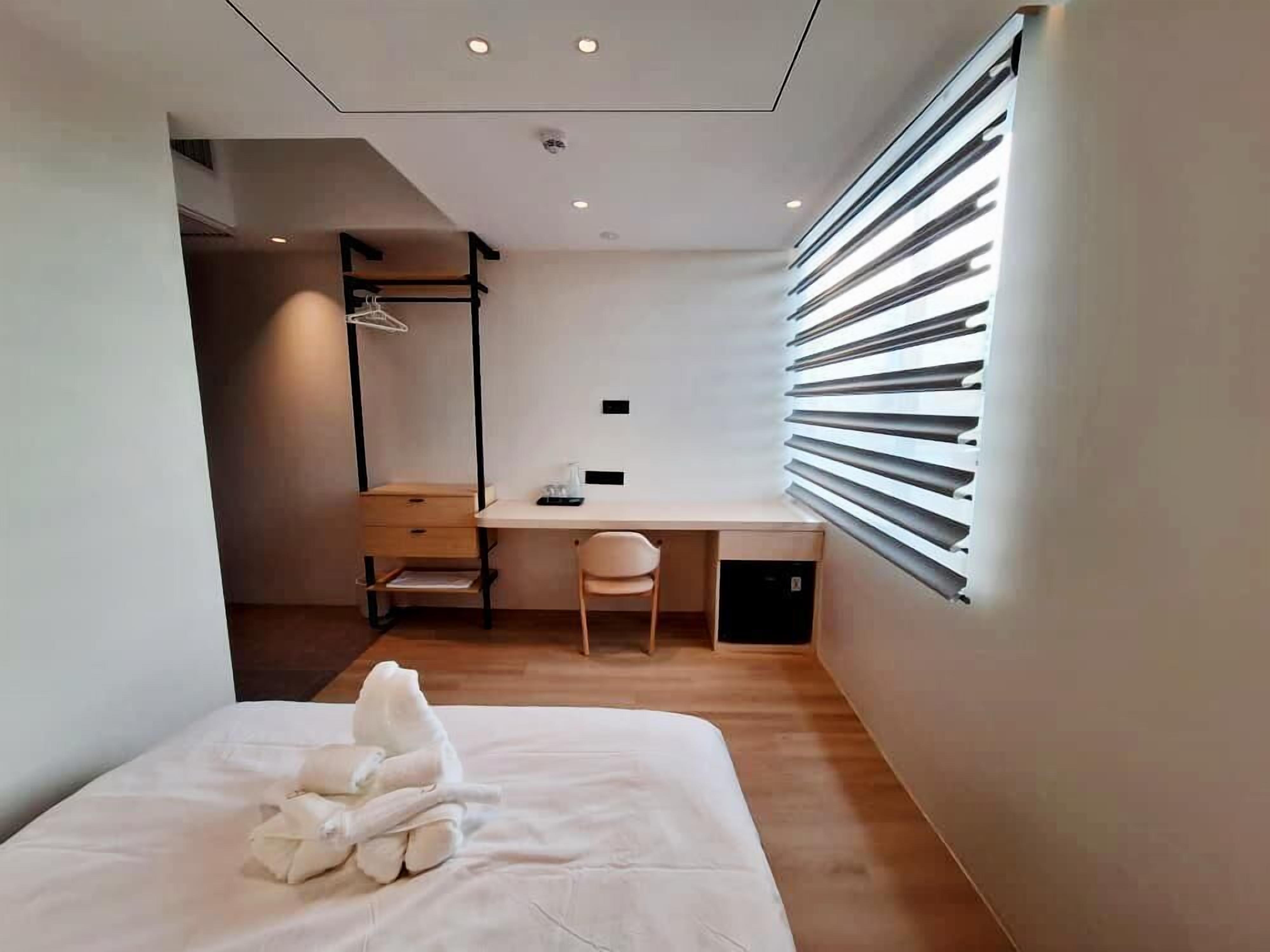 Desk, free WiFi, bed sheets