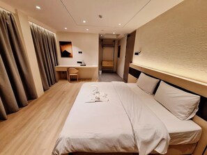 Dobbeltrom – standard, 1 queensize-seng | Skrivebord og wi-fi (inkludert)