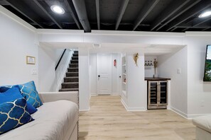 Living area - FirstMarket-Opulent Downtown Getaway (Lee's Summit)