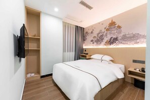 Elite Double Room, City View | Langsir/tirai gelap terus, kalis bunyi, Wi-fi percuma 