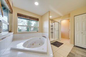 Hair dryer, towels - Pet-Friendly SeaTac Retreat 6 Mi to Puget Sound! (SeaTac)