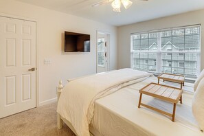 3 slaapkamers, een bureau, een strijkplank/strijkijzer, internet