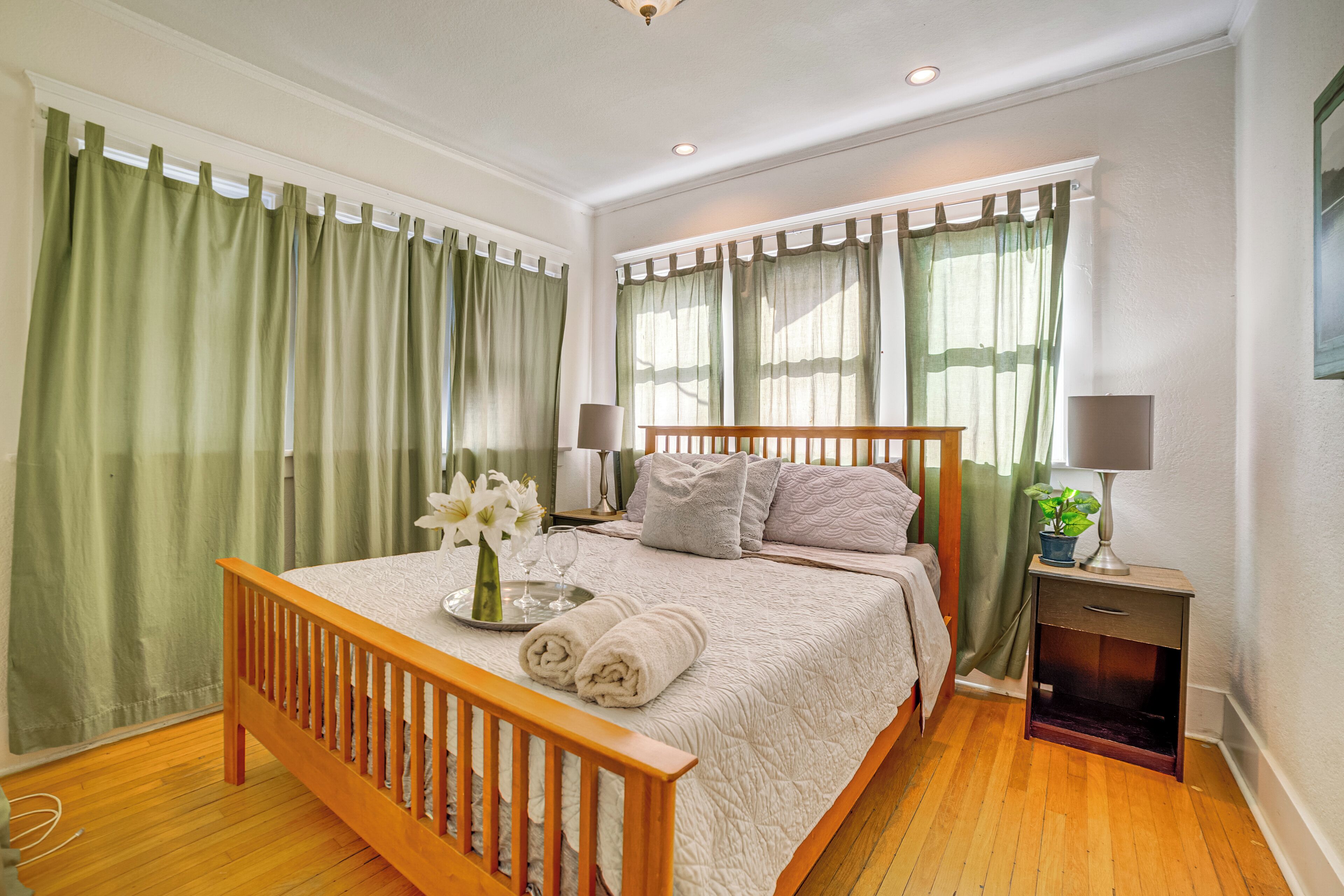 3 bedrooms, desk, iron/ironing board, travel crib