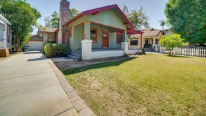 A single-story house with a front porch, a chimney, and a small front yard. - Home 1/2 Mi to Dtwn Riverside: Families Welcome! (Riverside)