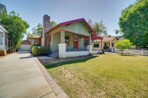 A single-story house with a front porch, a chimney, and a small front yard. - Home 1/2 Mi to Dtwn Riverside: Families Welcome! (Riverside)