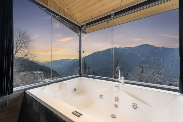 Cabaña Premium, tina, vista a la montaña | Tina profunda