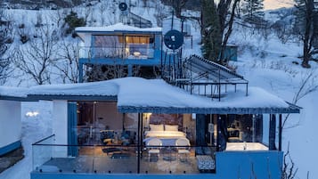 Premium Cabin, Bathtub, Mountain View | Iron/ironing board, free WiFi