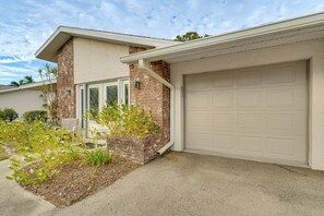 Exterior - Private Beach & Pool Access! Fort Myers Getaway (Fort Myers)