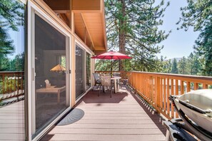 Outdoor dining - Walk to Lake Tahoe: Family Retreat w/ Deck! (Incline Village)