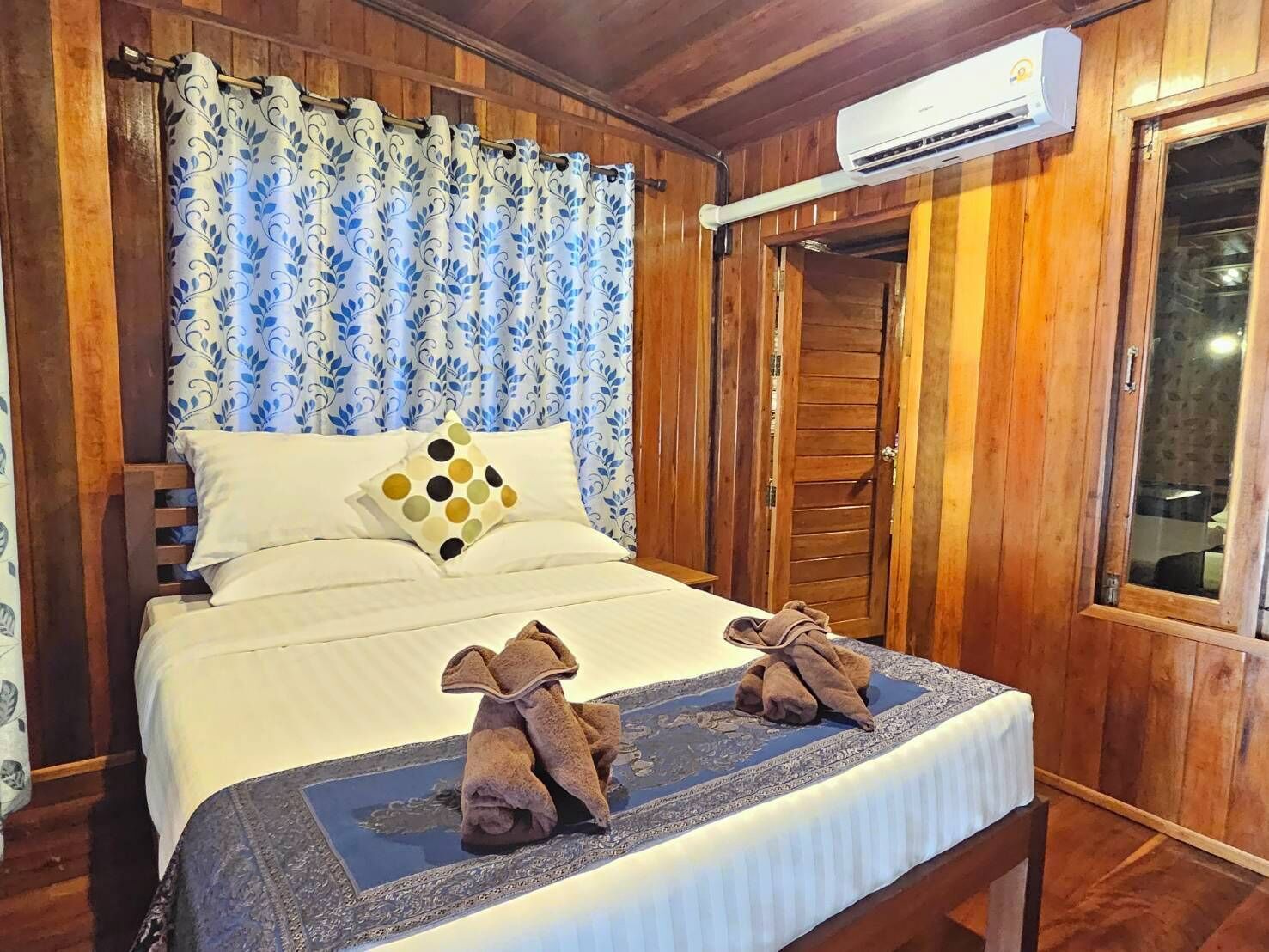 Family Quadruple Room | Desk, free WiFi