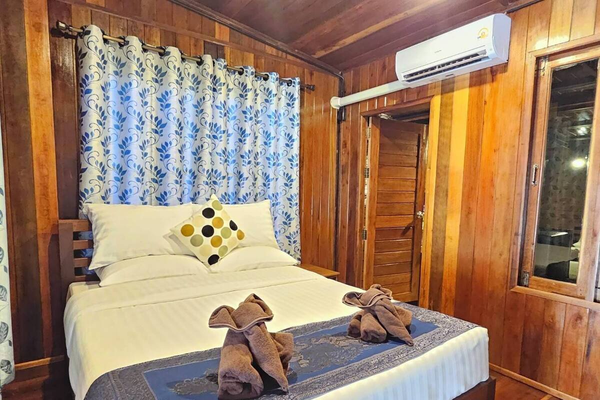 Family Quadruple Room | Desk, free WiFi