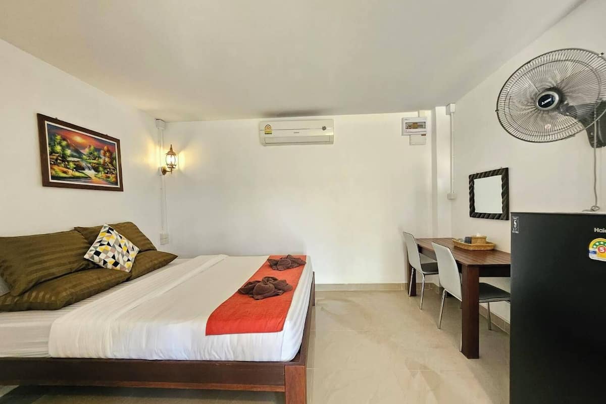 Superior Double Room | Desk, free WiFi