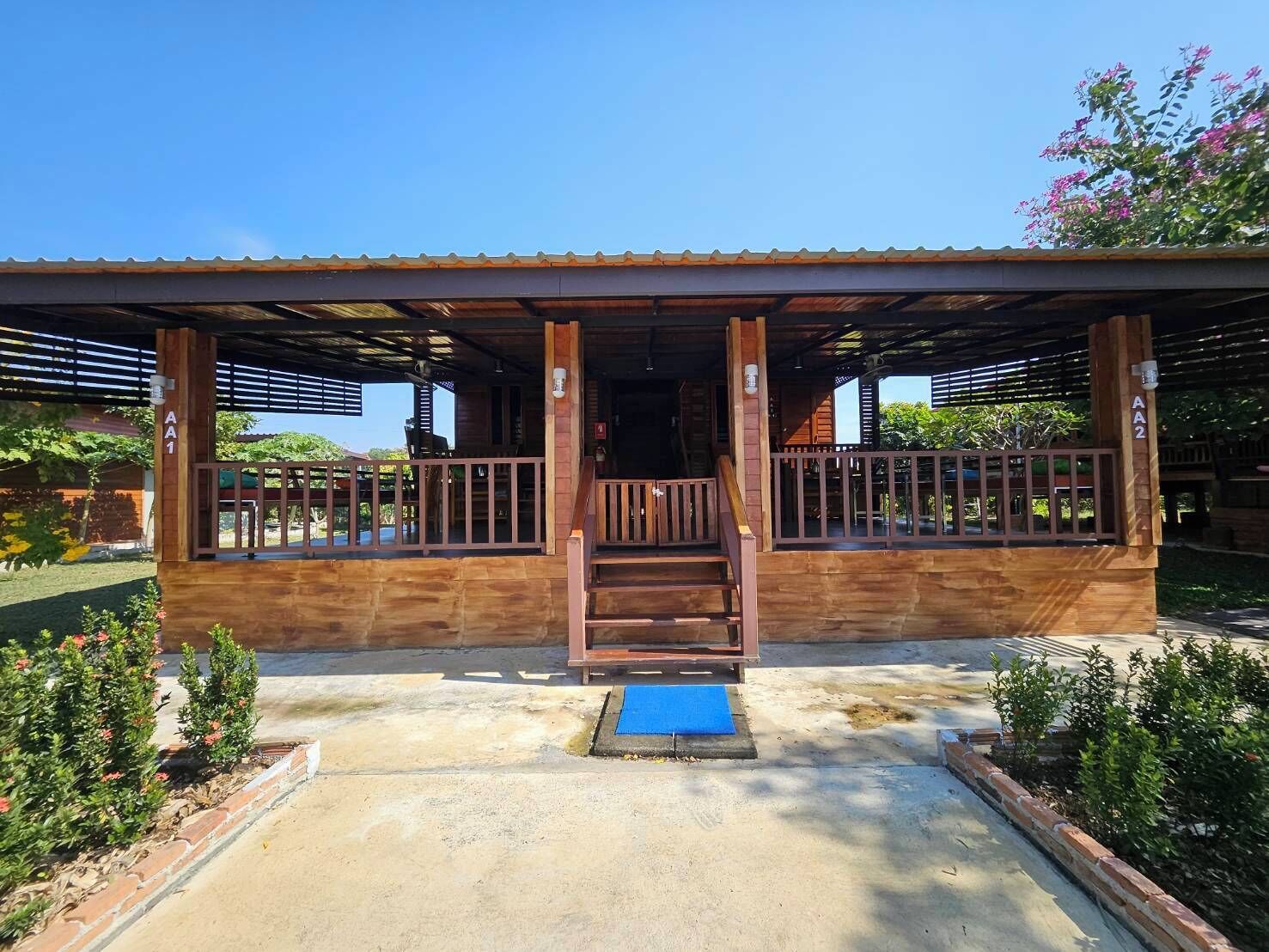 Skrivebord, wi-fi (inkludert) og sengetøy