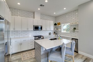 Fridge, microwave, stovetop, dishwasher - Easy Beach Access! Port A Oasis w/ Private Pool (Port Aransas)