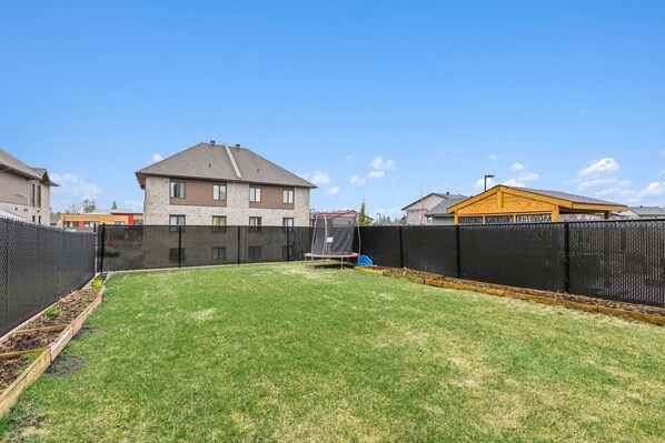 Room, 4 Bedrooms, Patio | Property grounds