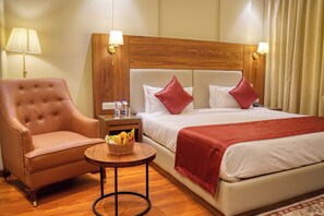 Signature Room, Valley View | Egyptian cotton sheets, premium bedding, minibar, in-room safe - The Rosendale Srinagar (Srinagar)