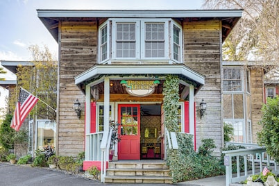 'The Pickford House' - Luxury Central Coast Stay!