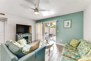 TV - 4 Mi to Siesta Key Beach: Condo w/ Private Patio (Sarasota)
