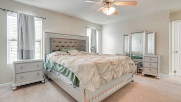 4 bedrooms, desk, iron/ironing board, internet