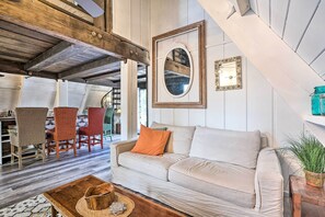 Televisio, takka, pöytäjalkapallopöytä