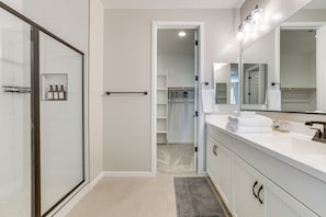 Hair dryer, towels - Serene Outdoor Space: Group Getaway in Maricopa! (Maricopa)
